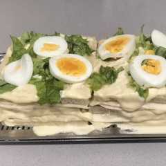 Una foto de Pastel de pan de molde y atún