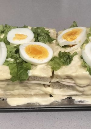 Una foto de Pastel de pan de molde y atún
