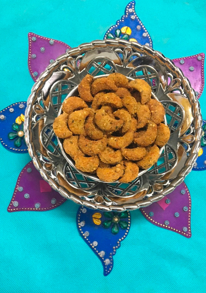 क्रन्ची काजु(रवा) (rava kaju recipe in marathi) रेसिपी चे मुख्य फोटो 