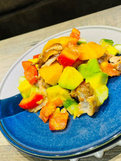 夏日芒果酪梨雞肉沙拉 的食譜成品照片