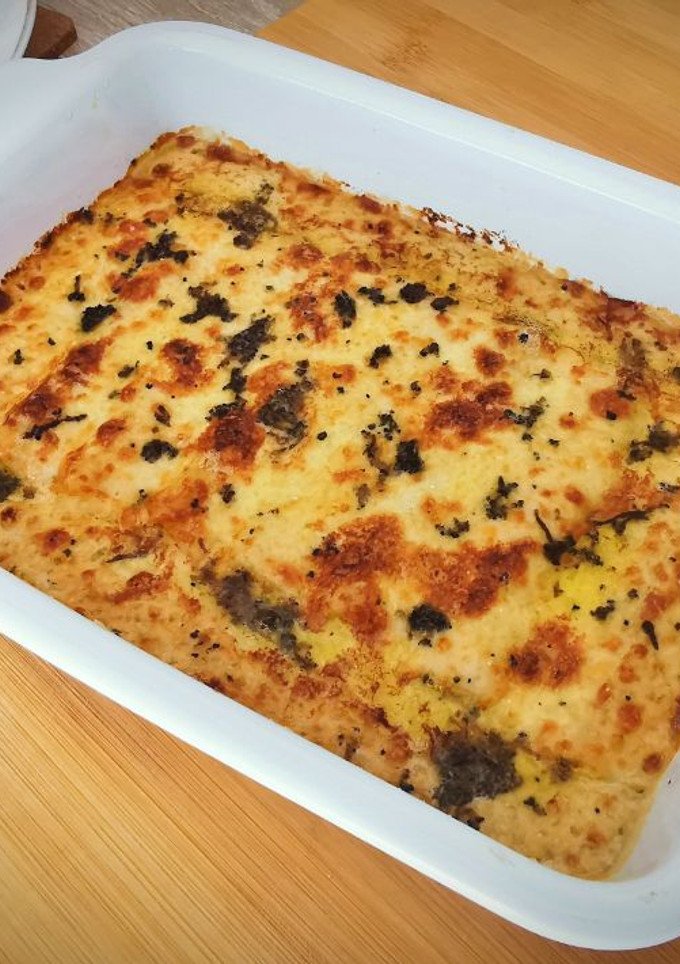 Una foto de Canelones trufados de Confit de Pato, Setas y Foie fresco con Bechamel al Oporto