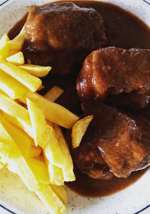 Una foto de Carrilleras o carrillada de cerdo estofadas