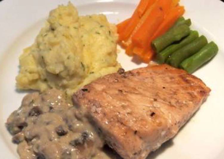 Mashed potatoes w/grilled salmon