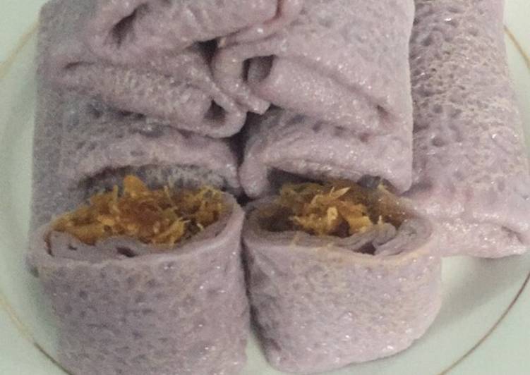 Bagaimana Menyiapkan Dadar gulung ubi ungu yang Bikin Ngiler
