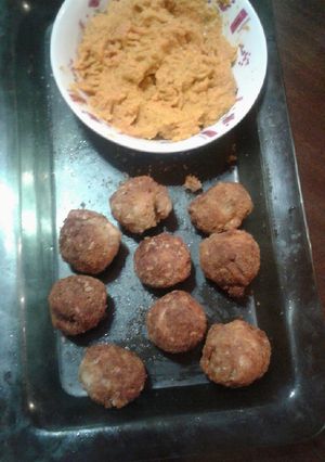 Una foto de Albóndigas de pollo con pasta de zanahoria