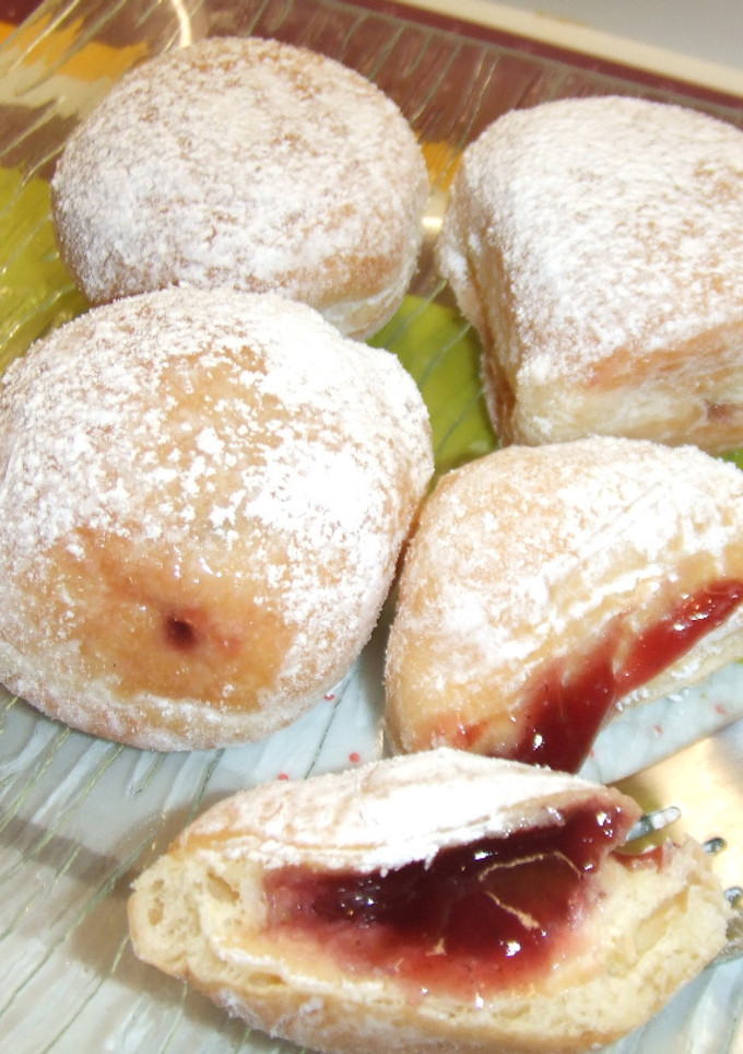 Una foto de Buñuelos rellenos con jalea de ciruelas