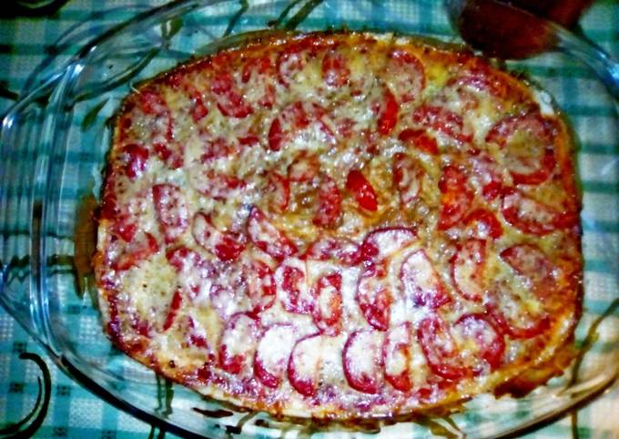 Бюджетная пицца из пельменного теста и куриной тушенки