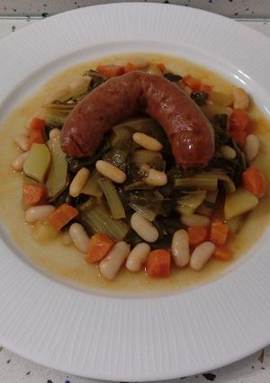 Foto principal de Judías blancas con acelgas y chorizo ibérico