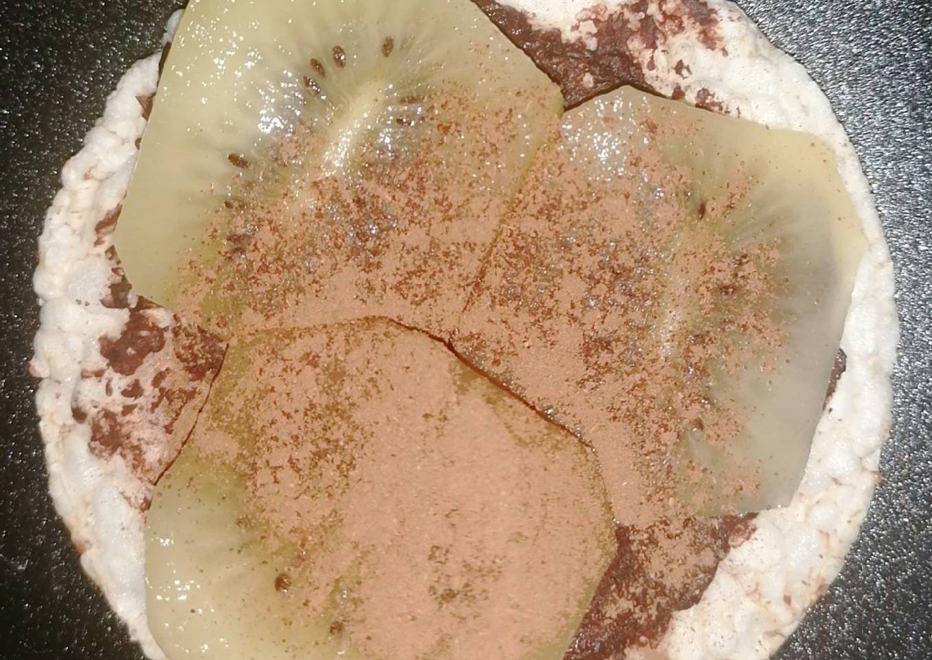 Tortita con kiwi y chocolate