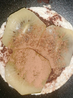 Una foto de Tortita con kiwi y chocolate