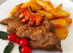 Pácolt cigánypecsenye tarjából, tepsiben sült krumplival recept fotója