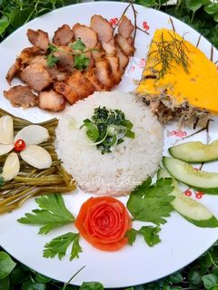 Hình của món Cơm tấm thịt khìa nước dừa và chả trứng thì là.