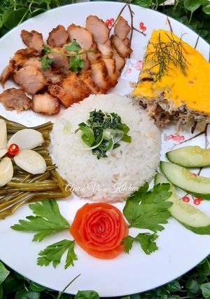 Hình của món Cơm tấm thịt khìa nước dừa và chả trứng thì là.