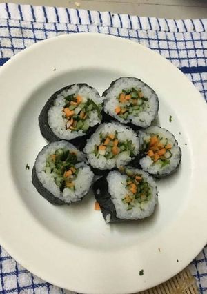 A picture of Sushi vegetable roll.