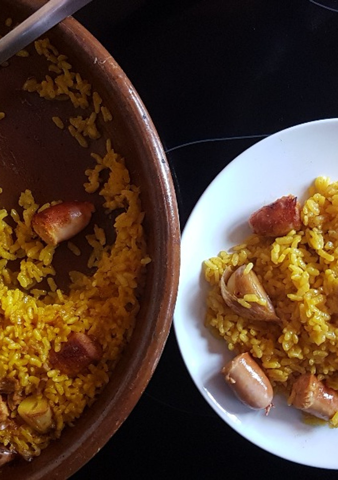 Una foto de Arroz seco de caldo de puchero con longaniza