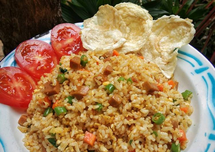 Langkah Mudah untuk Menyiapkan Nasi goreng bumbu kari yang Lezat