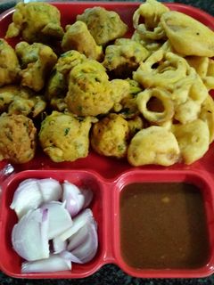 મેથી ના ગોટા (Methi Gota Recipe in Gujarati) રેસીપી મુખ્ય ફોટો