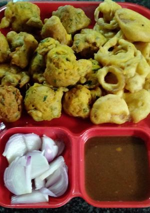 મેથી ના ગોટા (Methi Gota Recipe in Gujarati) રેસીપી મુખ્ય ફોટો