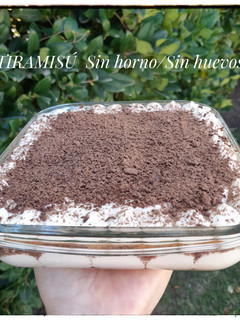Una foto de Tiramisú (sin horno y sin huevo)
