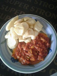 A picture of Fried sweet potatoes and sauce.