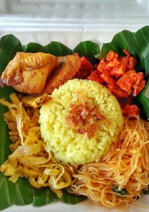 Foto resep Nasi Kuning Spesial #24
