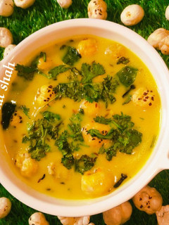 मखाना कढ़ी (Makhana kadhi recipe in Hindi) रेसिपी मुख्य फोटो