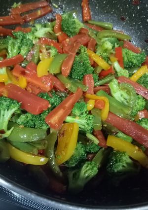 વેજિટેબલ સલાડ (Vegetable Salad Recipe in Gujarati) રેસીપી મુખ્ય ફોટો