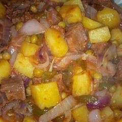 A picture of Miyan dankali da kayan lanbu.