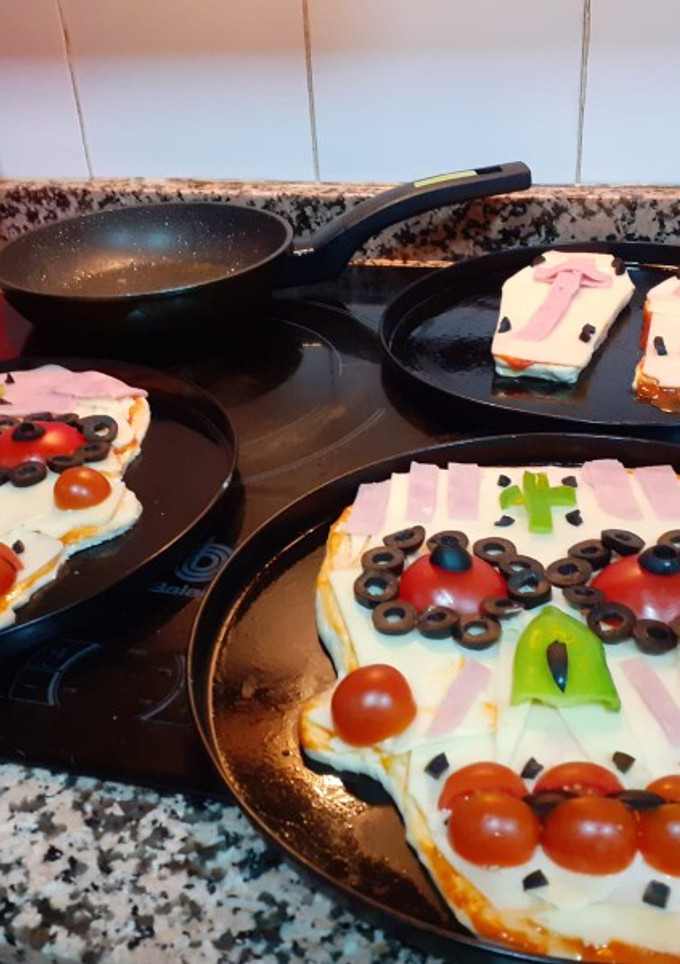 Una foto de La noche de difuntos (pizzas para Halloween)
