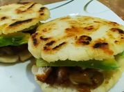 Una foto de arepas de maíz