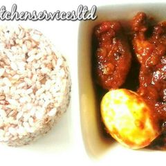 A picture of Ofada rice served with ofada sauce also known as ayamase.