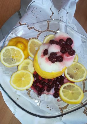 Foto di Raggio di sole con sorbetto al limone e amarene