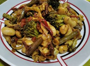 Una foto de Salteado de verduras ¡en 30 minutos! -vegano-💚💪🏻 :)