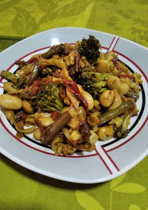 Una foto de Salteado de verduras ¡en 30 minutos! -vegano-💚💪🏻 :)