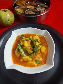 अमरूद की खट्टी मीठी सब्जी रेसिपी मुख्य फोटो