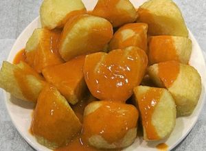 Una foto de Papas bravas (España)