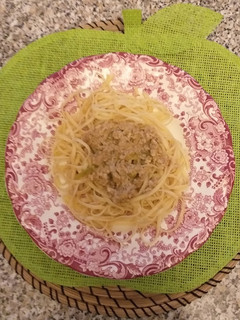 Una foto de Spaguetis con salsa de Requesón y Café