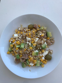 Una foto de Ensalada de arroz integral facilísima