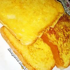 A picture of French toast.