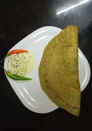 पौष्टिक हिरव्या मुगाचे डोसे (green moong dosa recipe in marathi) रेसिपी चे मुख्य फोटो 