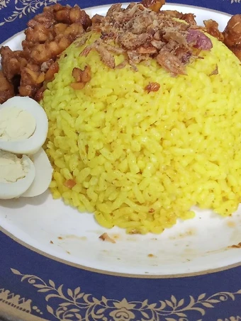 Langkah Gampang Menyiapkan Resep  Nasi kuning Cepat dan Mudah (dari nasi kemarin) yang Enak Banget, Menggugah Selera