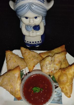 A picture of Potato Cheese Samosa.