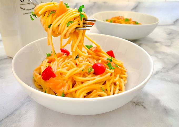 Spaghetti in salmon cream sauce