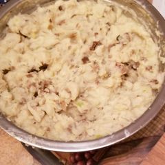 A picture of Garlic Red-Skinned Mashed Potatoes.