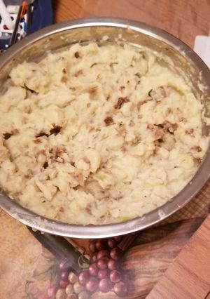 A picture of Garlic Red-Skinned Mashed Potatoes.