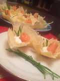 Cestini di formaggio e salmone al sapore natalizio