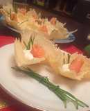 Cestini di formaggio e salmone al sapore natalizio