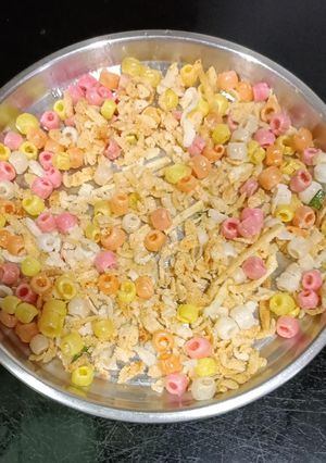 મિક્સ ચેવડો (Mix Chevdo Recipe In Gujarati) રેસીપી મુખ્ય ફોટો