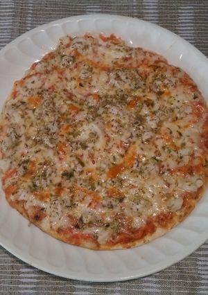 Foto principal de Pizza de pavo y queso de mezcla con orégano fresco