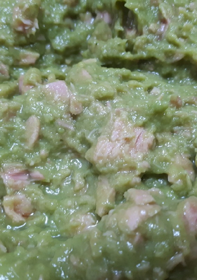 Una foto de 33. Guacamole con atún